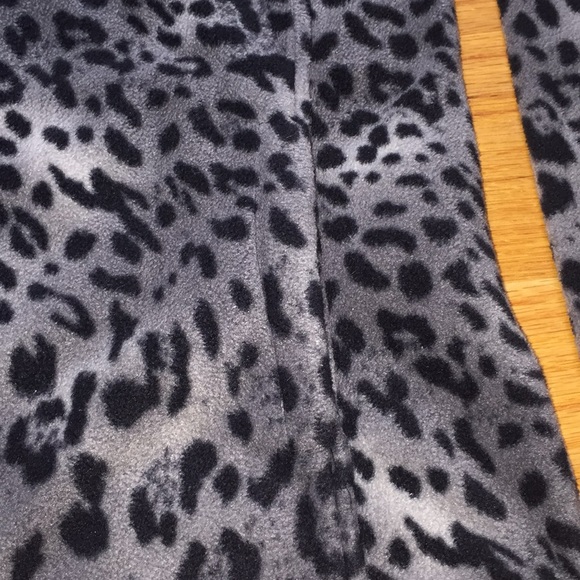 Grey Cheetah Sweatshirt - Picture 3 of 4